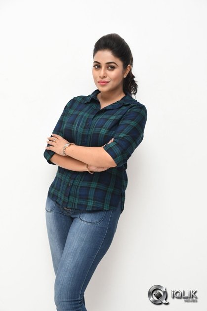 Poorna-Interview-About-Jayammu-Nischayammu-Raa-Movie